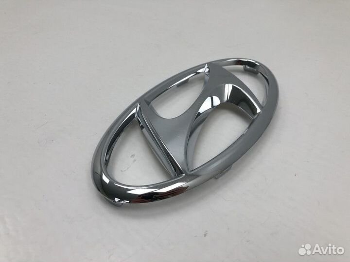 Эмблема Hyundai Santa Fe 4