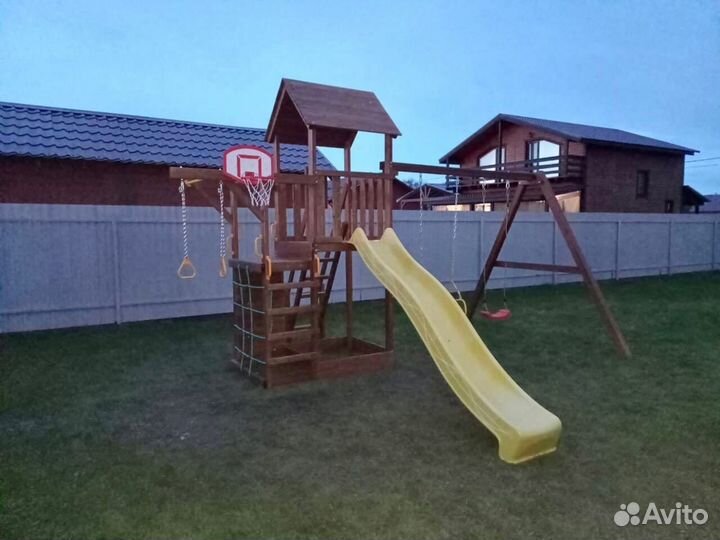 Игровая площадка с песочницей