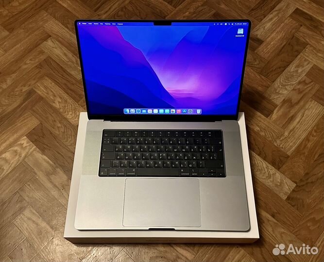 MacBook Pro M2 16