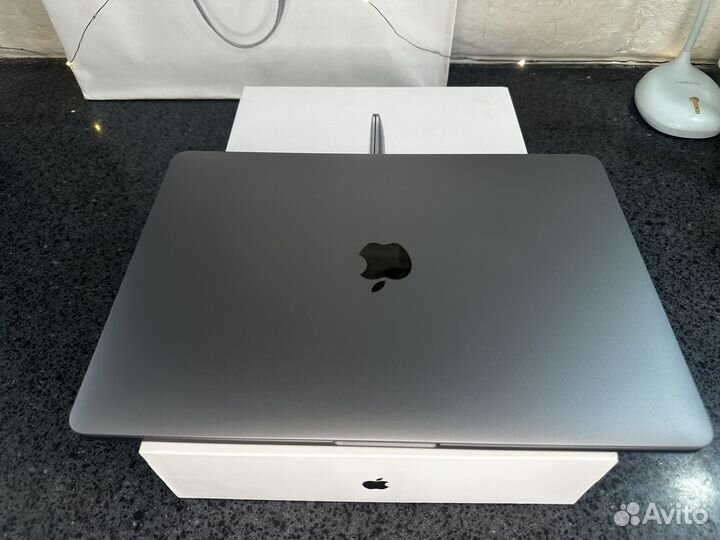 MacBook Pro 13 2020 M1/16GB/512SSD/Новьё/5 циклов