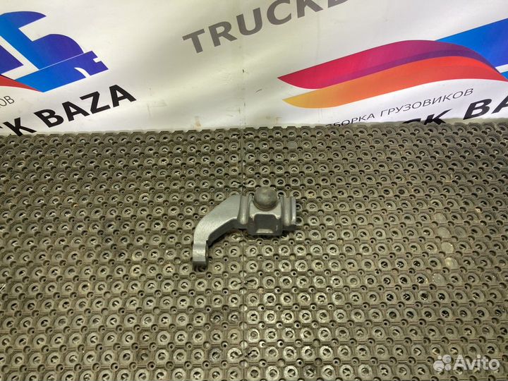 Кронштейн переднего амортизатора левый