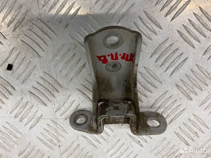 Б/У петля двери передний правый Hyundai Solaris 1