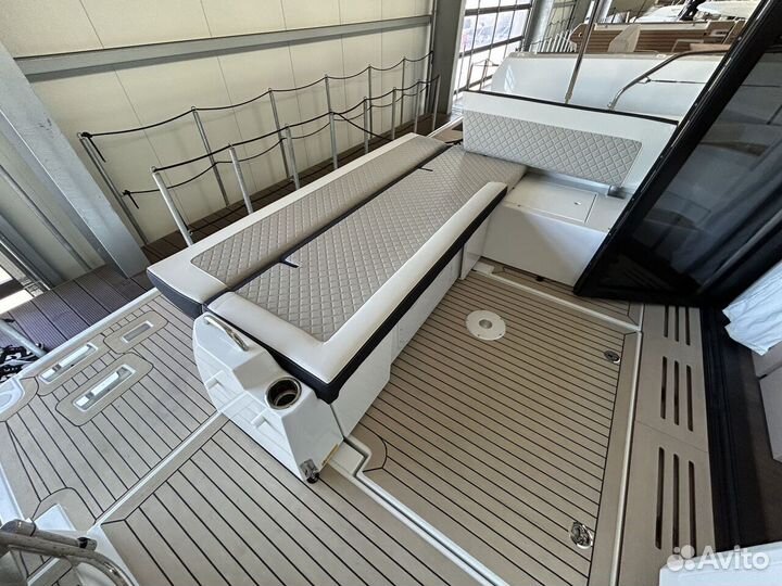 Моторная лодка Jeanneau NC 37 2024