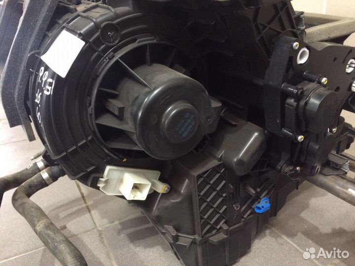 Мотор печки, отопитель в салоне Форд Фокус 3