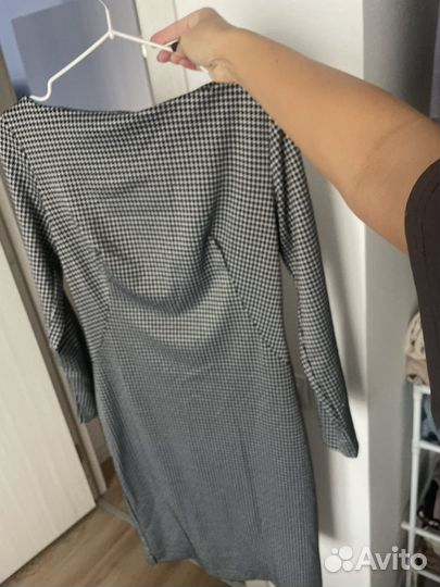 Платье строгое