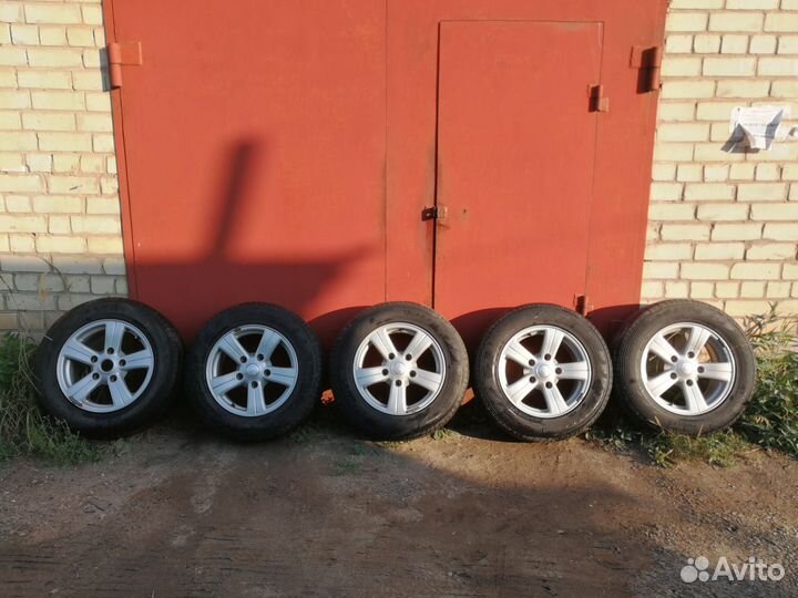 Колеса оригинал 215/65 R16 на Chevrolet Niva