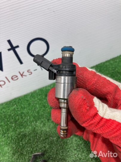Форсунка инжекторная Volkswagen Tiguan 5N cawa