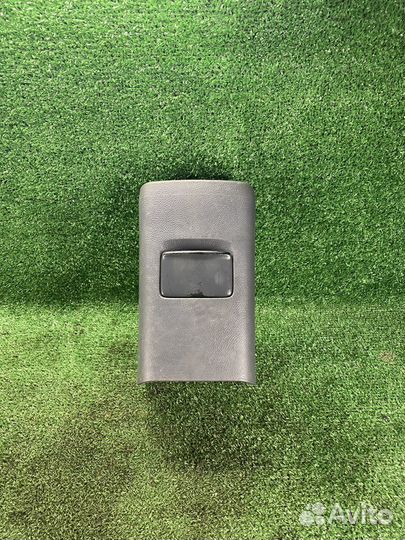 Пепельница задняя Nissan Primera p12