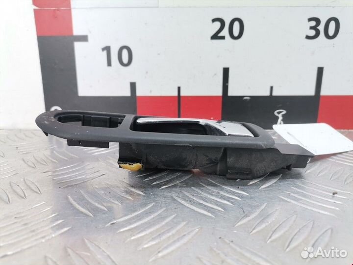 Ручка внутренняя передняя левая Volkswagen Golf 4