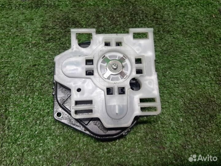 Механизм зеркала Mitsubishi Grandis 2008