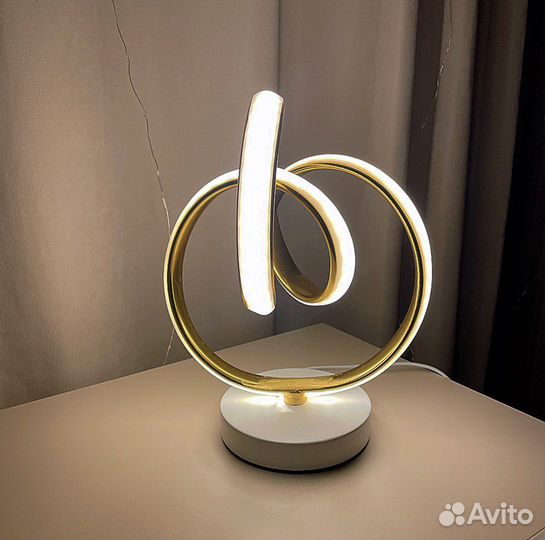 Настольная лампа новая
