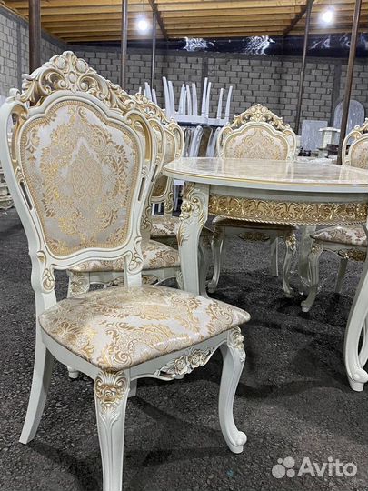 Стол и стулья новые