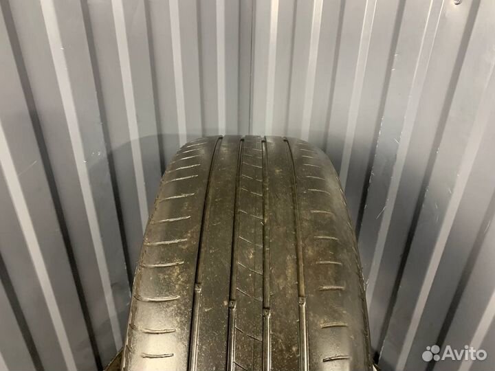Kumho Ecsta HS51 215/55 R17 94V
