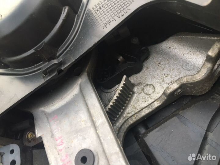 Педаль стояночного тормоза Mercedes W203 C200 111M