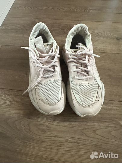 Кроссовки женские