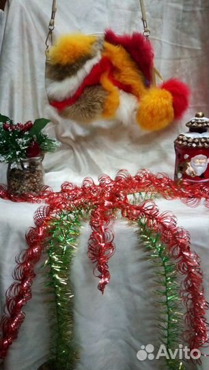 Оригинальные меховые изделия - варежки, сумочки др