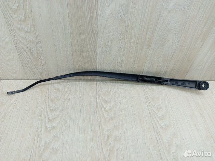 Поводок стеклоочистителя правый Hyundai Ix35