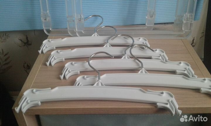 Вешалки пластмассовые