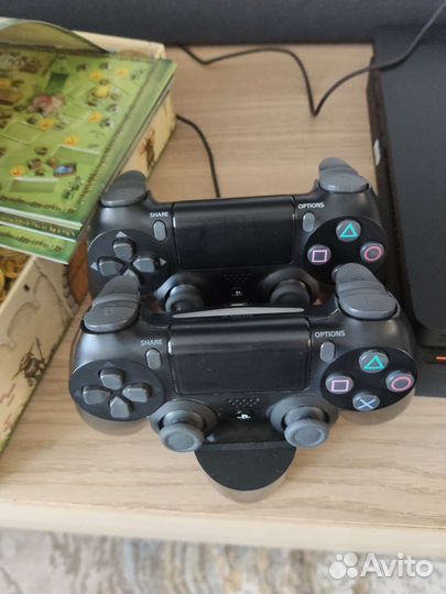 Sony Playstation 4 slim 2 джойстика 8 игр