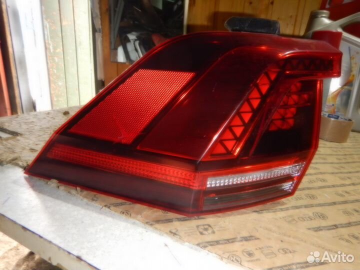 Фонарь задний левый внешний Volkswagen Tiguan 2