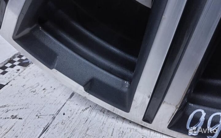 Диск колеса литой Audi Q7 2 R20