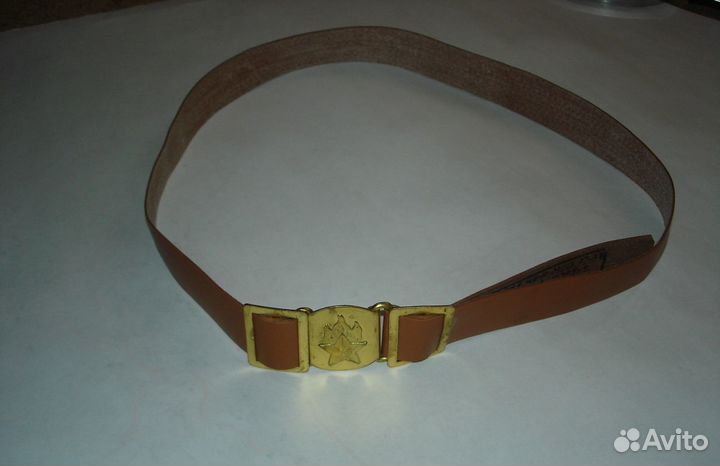 Пионерская атрибутика: ремни, значки, флажки