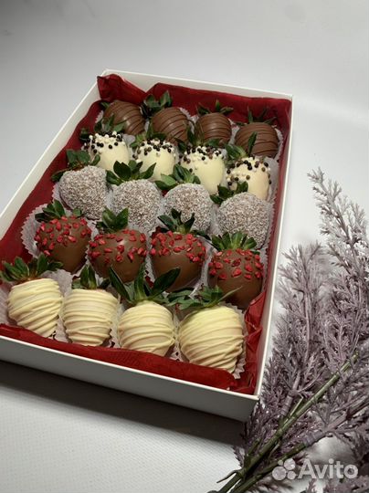 Подарочный набор из клубники в шоколаде