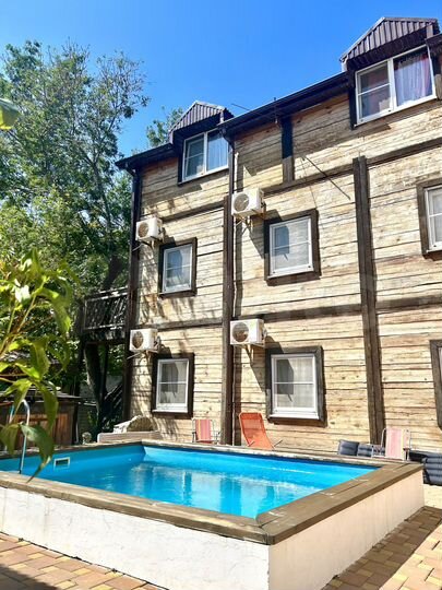 Комната 20 м² в 8-к., 1/3 эт.