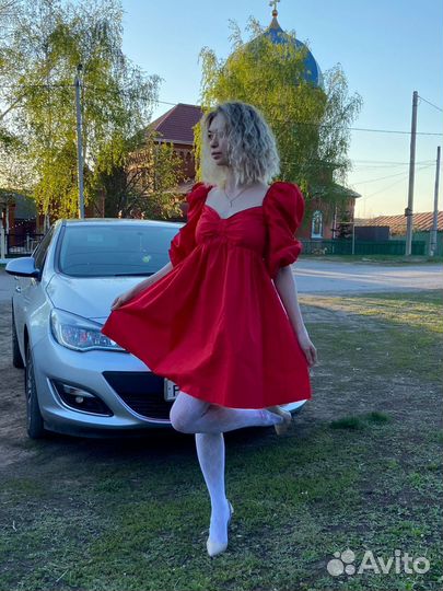 Красное платье с рукавами фонарики