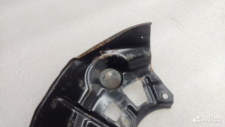 Пыльник тормозного диска передний правый Toyota