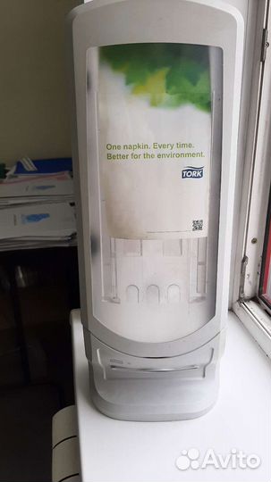 Диспенсер для бумажных полотенец tork