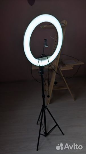 Кольцевая лампа 33 см со штативом