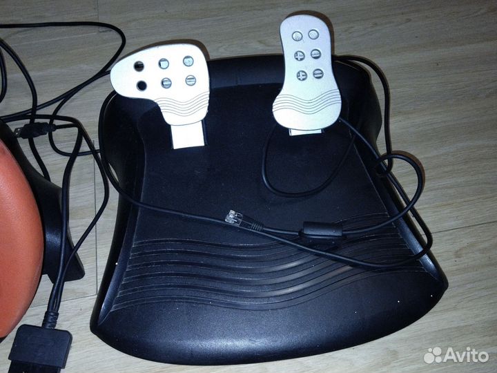 Рули игровые Genius и Speed Link с педалями