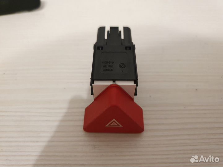 Клавиша аварийной световой сигнализации VAG