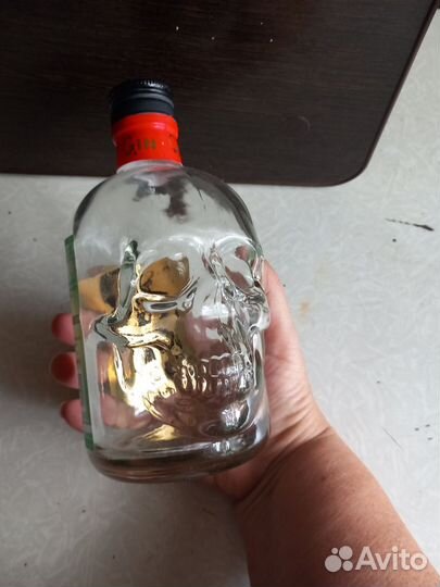 Бутылка стеклянная 0.5л. В виде черепа