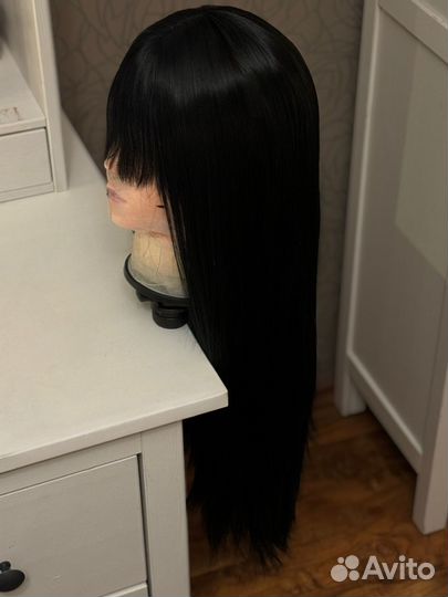 Длинный черный парик с челкой
