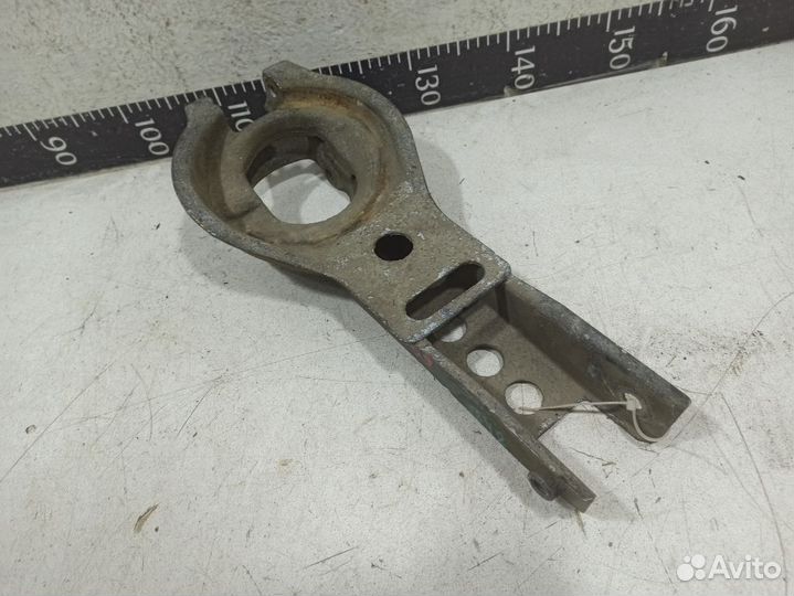 Рычаг задний нижний правый