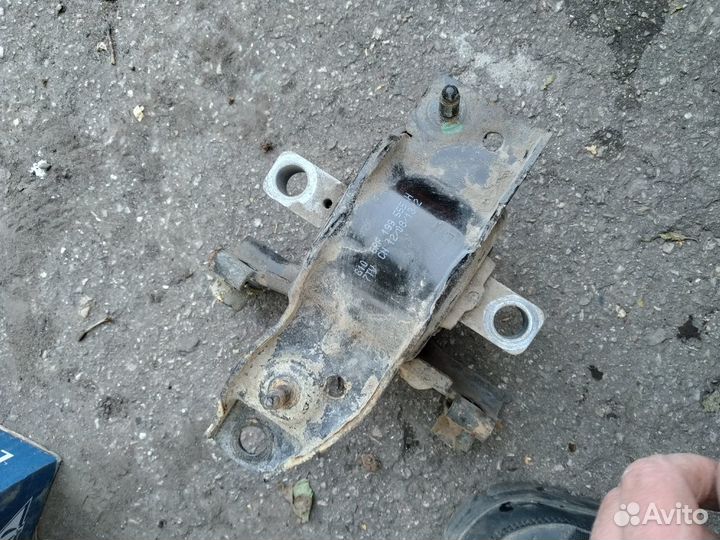 Опора двигателя Volkswagen Polo седан V 1.6