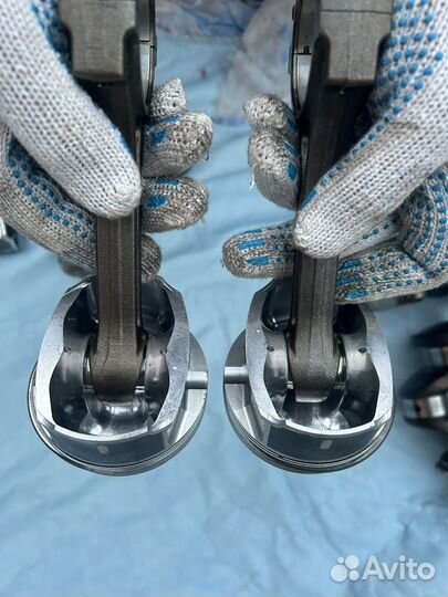 Коленвал и поршни в сборе