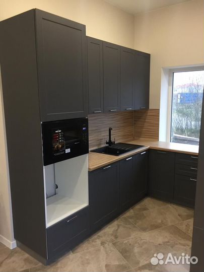 Кухня буквой П В наличии