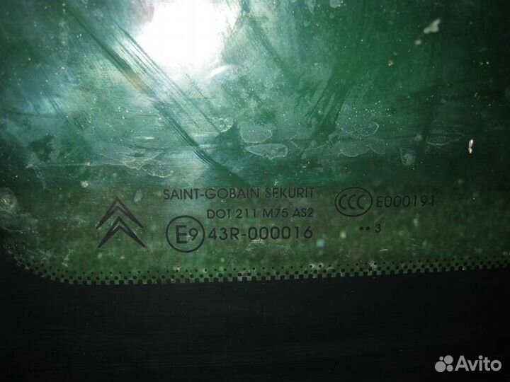 Стекло багажника левое Citroen C4 Grand Picasso 2