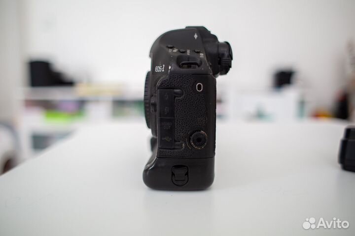 Зеркальный фотоаппарат canon eos 1d mark iii