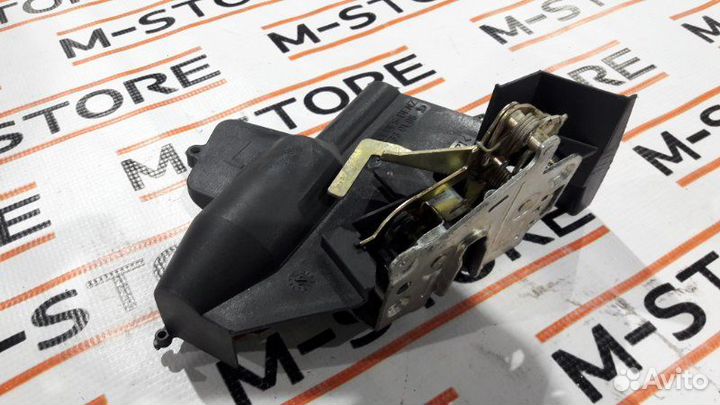 Замок двери задний левый Mercedes-Benz E-Class