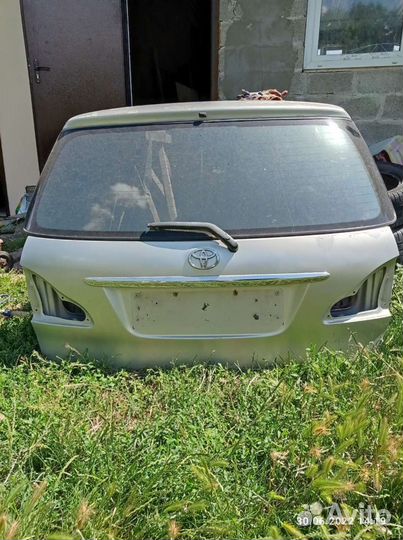 Задняя крышка багажника тойота