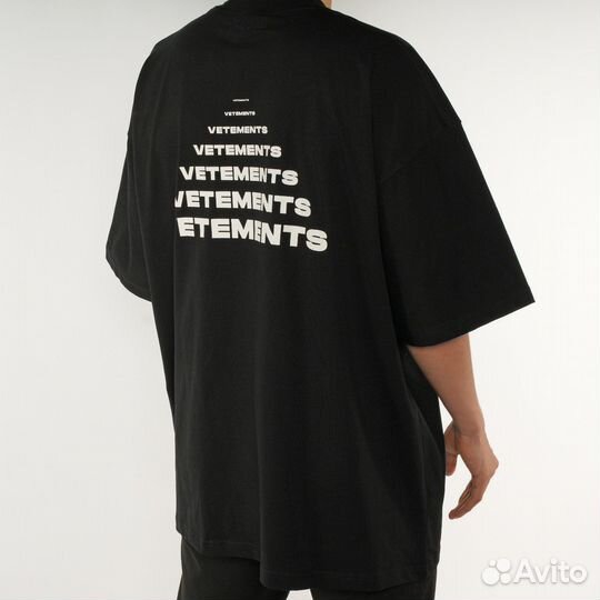 Футболка Vetements Pyremid