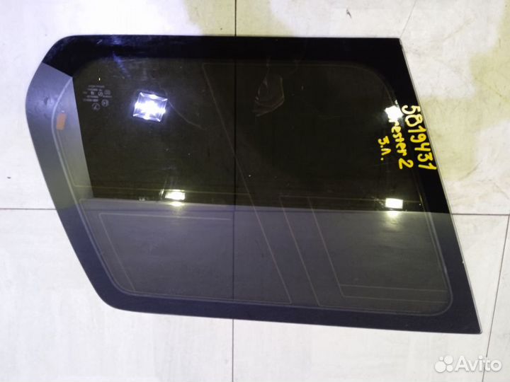 Форточка заднего левого крыла