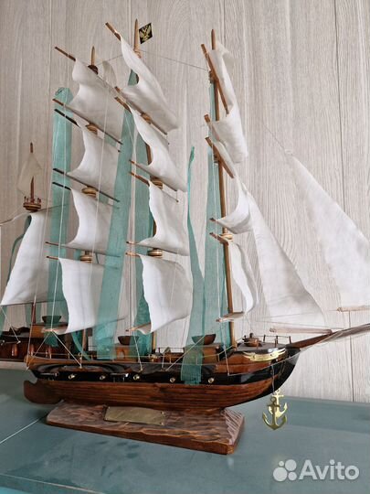 Модель парусника из дерева