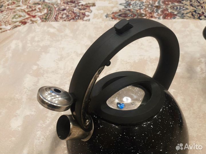 Чайник со свистком новый и кастрюлю
