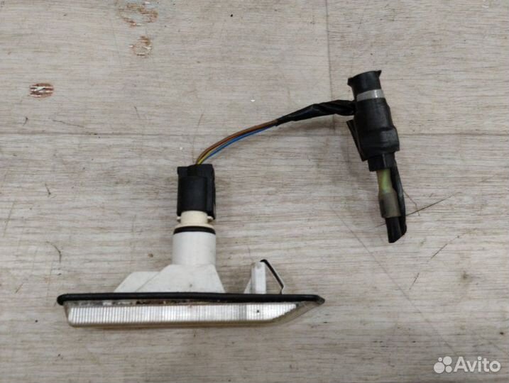 Повторитель в крыло передний правый Bmw X5 E53 SVA