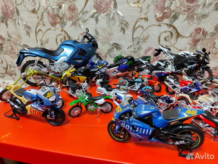 Модель мотоцикла 1:12, 1:18, 1:8
